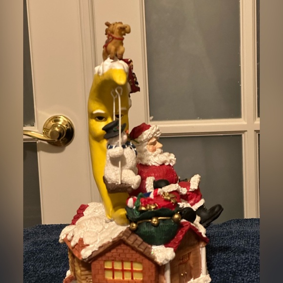 Sleepy Santa rests while a snow buddy swings. Missing bottom - Picture 6 of 8